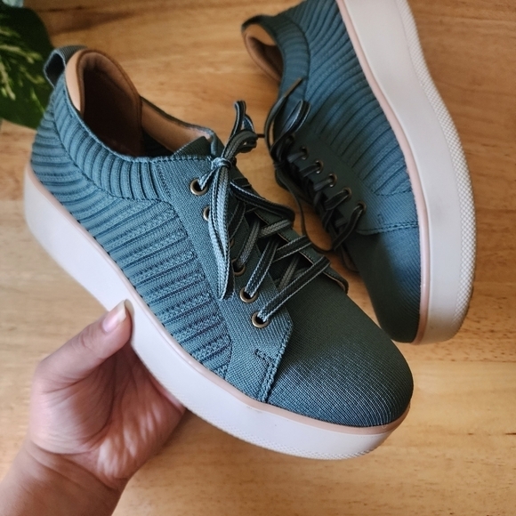 Traq by Alegria Magiq Platform Comfort  Slip Resistant Walking Sneaker 37/7 - Picture 3 of 10